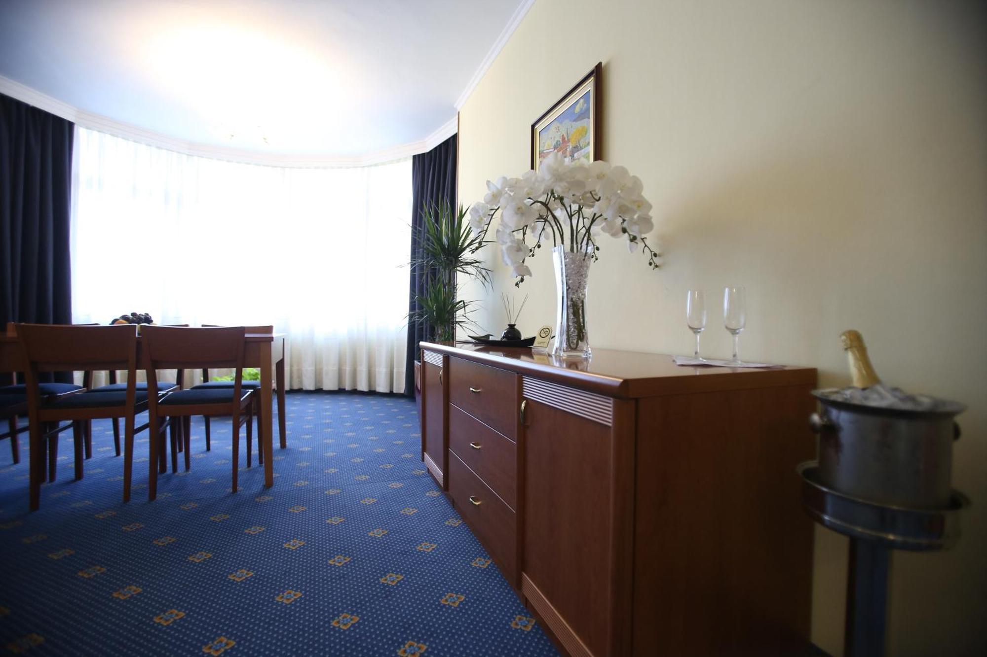 Hotel Continental Vora Szoba fotó