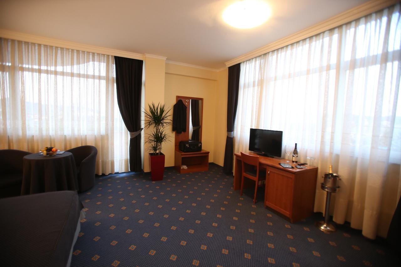 Hotel Continental Vora Kültér fotó